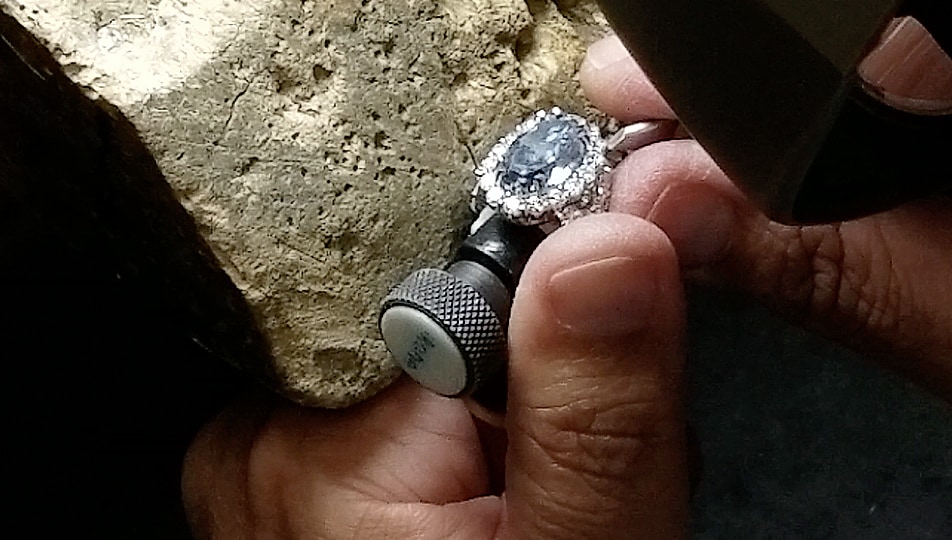 Master craftsmanship - diamond setting